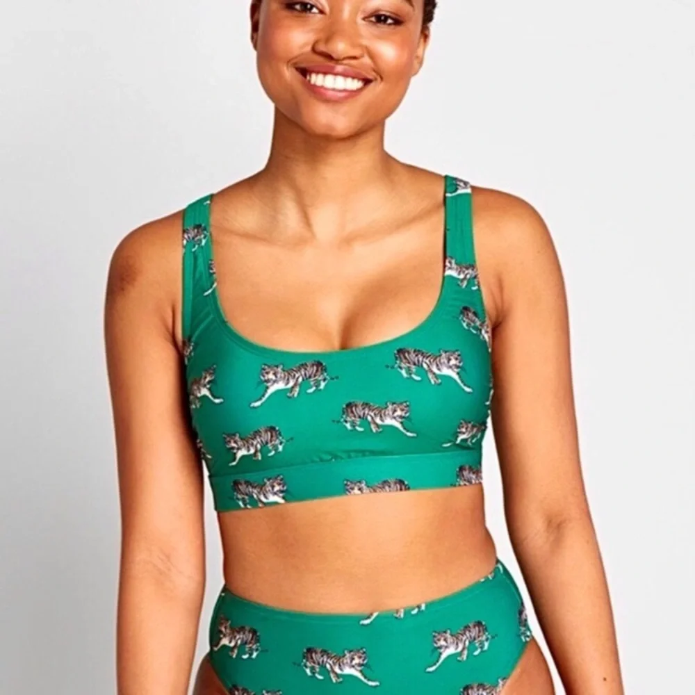 (B21)‎ NEW ModCloth Emerald Green Tiger Print Bikini Top ONLY Cutout Back, Sz 1X